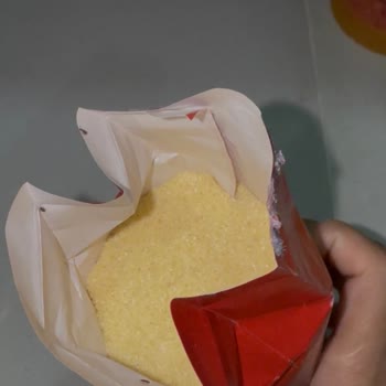 Aldığım İrmik Paketinden Canlı Böcek Çıktı