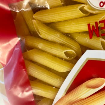 Son Kullanım Tarihi Geçmemiş Makarnada Siyah Noktalar Şaşkınlığı