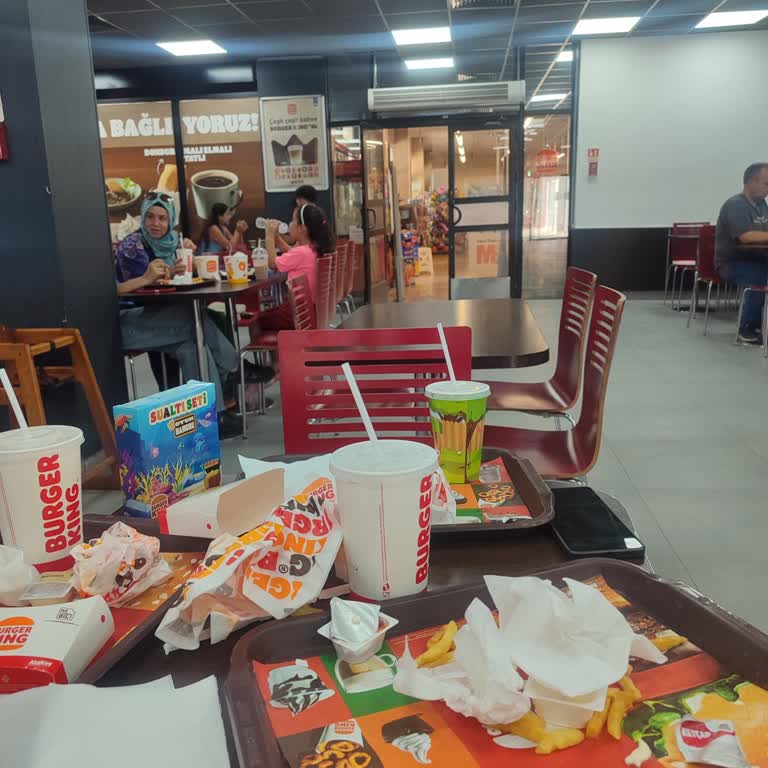 Engelli Çocuğumla Burger King Şubesinde Yaşadığım Kaba Davranış Ve İlgisizlik