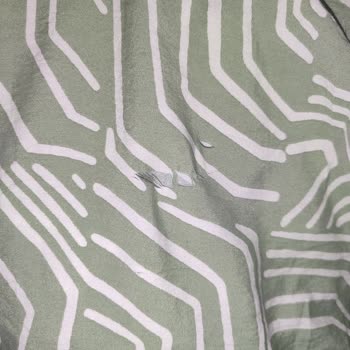 Satın Aldığım Elbisenin Kumaşı Çok Hassas Ve Hemen Yanıyor