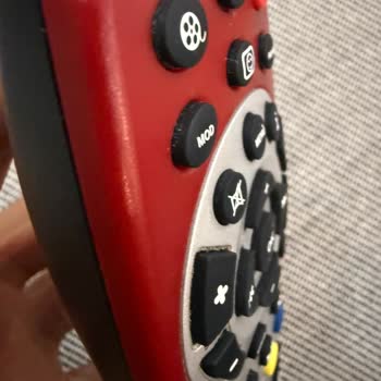 Kurulumda Kullanılmış Ve Çizik Kumanda Teslim Edildi Değişim İçin Ücret İsteniyor