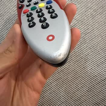 Kurulumda Kullanılmış Ve Çizik Kumanda Teslim Edildi Değişim İçin Ücret İsteniyor