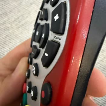 Kurulumda Kullanılmış Ve Çizik Kumanda Teslim Edildi Değişim İçin Ücret İsteniyor