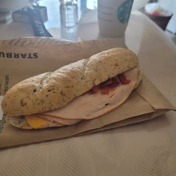 Sipariş Edilen Sandviç Beklentileri Karşılamadı Ve Hayal Kırıklığı Yarattı