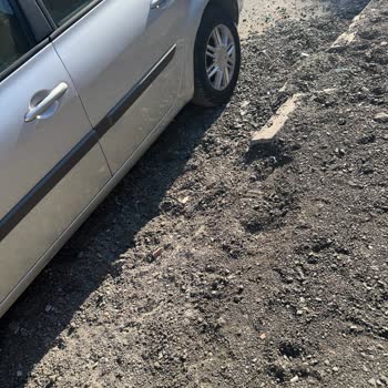 Kırık Kaldırımlar Yaya Ve Çocuklar İçin Tehlike Saçıyor!