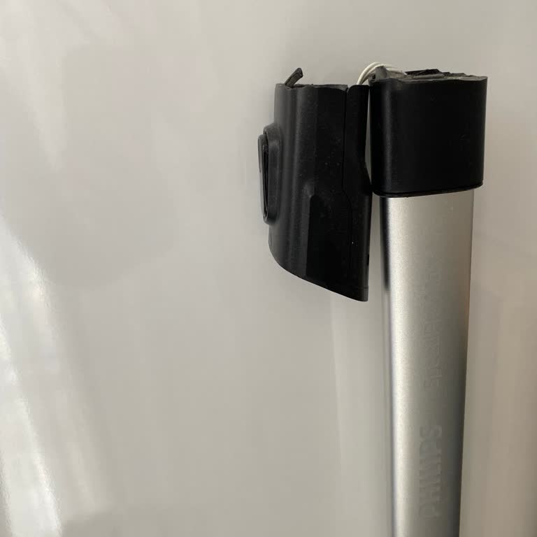 Philips SpeedPro Max Dikey Süpürgenin Garanti Kapsamında Kırılan Borusu İçin Destek Talebi