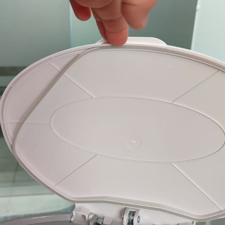 Bebek Bezi Kovası Defolu Ve Kokulu Geldi, Değişim Talebim Karşılanmadı