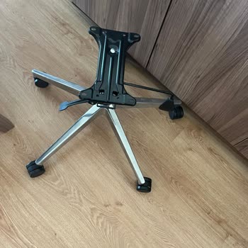 Rapido Mobilya Sandalyenin Oturma Kısmındaki Demir Parça Kısa Süre Önce Kırıldı