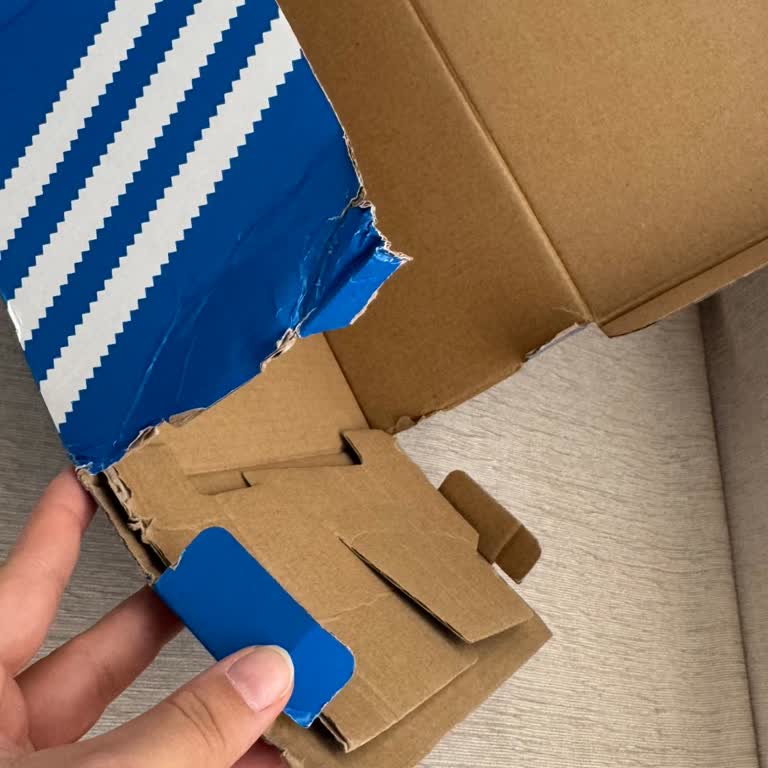 Aldığım Ayakkabının Kutusu Paramparça Geldi Şaşkınım Ve Üzgünüm