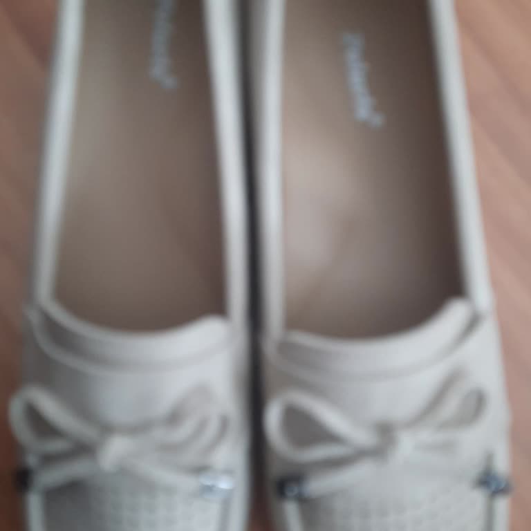 FLO Ayakkabı Hediyelik Ayakkabı Siparişimde Kutu Parçalanmış Ve Farklı Numaralar Geldi