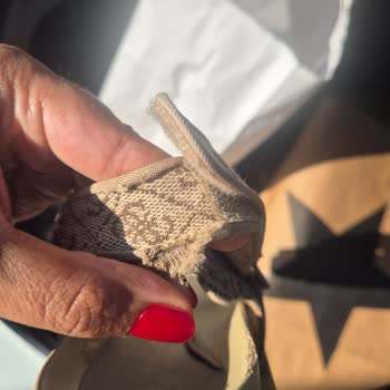 Kısa Sürede Deforme Olan Guess Sandalet Mağduriyeti