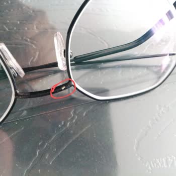 Cam Değişimi Sonrası Gözlük Çerçevesinde Oluşan Hasara Çözüm Sunulmadı