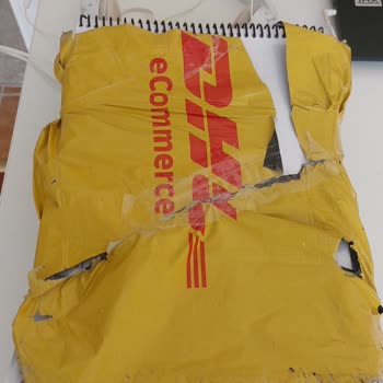 DHL Ecommerce Türkiye Zile Basılmadı ve Kargo Parçalanmış Bir Şekilde Kapı Önüne Bırakıldı