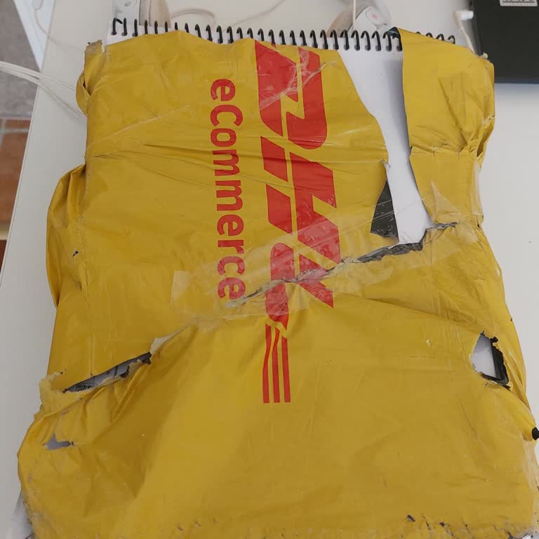 DHL Ecommerce Türkiye Zile Basılmadı ve Kargo Parçalanmış Bir Şekilde Kapı Önüne Bırakıldı