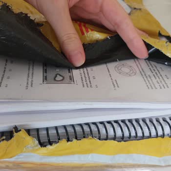 DHL Ecommerce Türkiye Zile Basılmadı ve Kargo Parçalanmış Bir Şekilde Kapı Önüne Bırakıldı