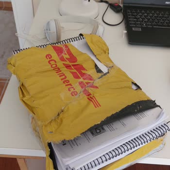DHL Ecommerce Türkiye Zile Basılmadı ve Kargo Parçalanmış Bir Şekilde Kapı Önüne Bırakıldı