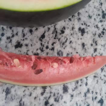 Çekirdeksiz Diye Satılan Karpuz Tamamen Çekirdekli Çıktı!