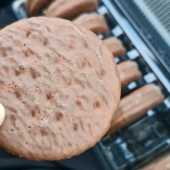 Son Kullanma Tarihi Geçmemiş Halley Ürünü Beyazlamış Ve Tüketilemez Durumda