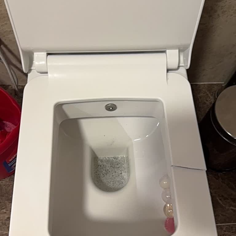 Kare Klozet Kapağı Bulmakta Büyük Zorluk Yaşıyoruz