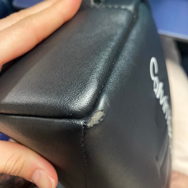 Calvin Klein Çantalarımda Kısa Sürede Soyulma Ve Parçalanma Sorunu