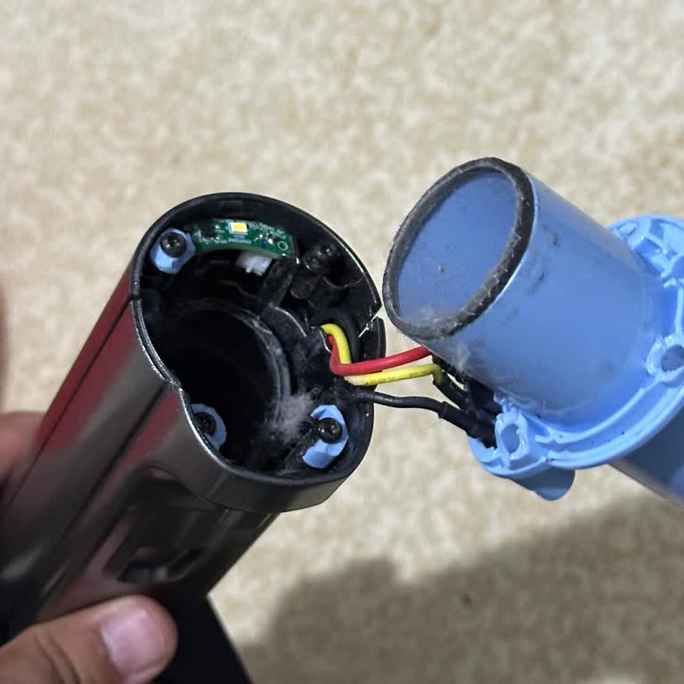 Dik Süpürgede Plastik Parça Kırılması ve Garanti Talebi