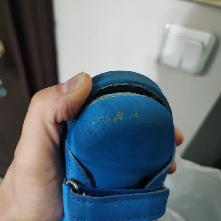 3 Ayda Yıpranan Çocuk Ayakkabısına Değişim Reddi Mağduriyet Yaşattı