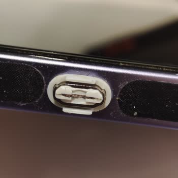 Orijinal iPhone Kablo Kısa Sürede Kırıldı