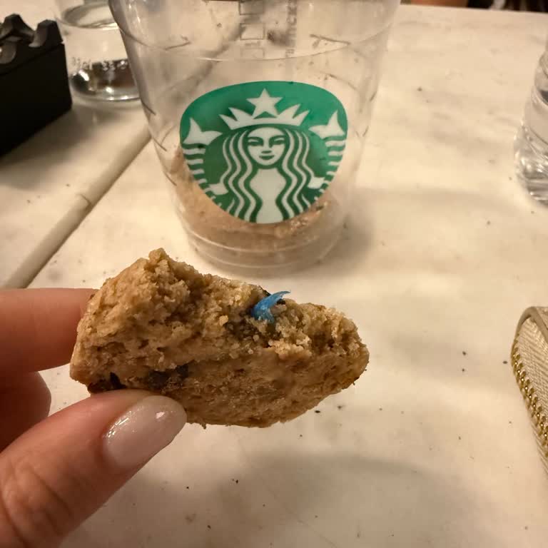 Kurabiyede Naylon Parçası Çıktı Hijyen Ve Sağlık Riski Yaşadım