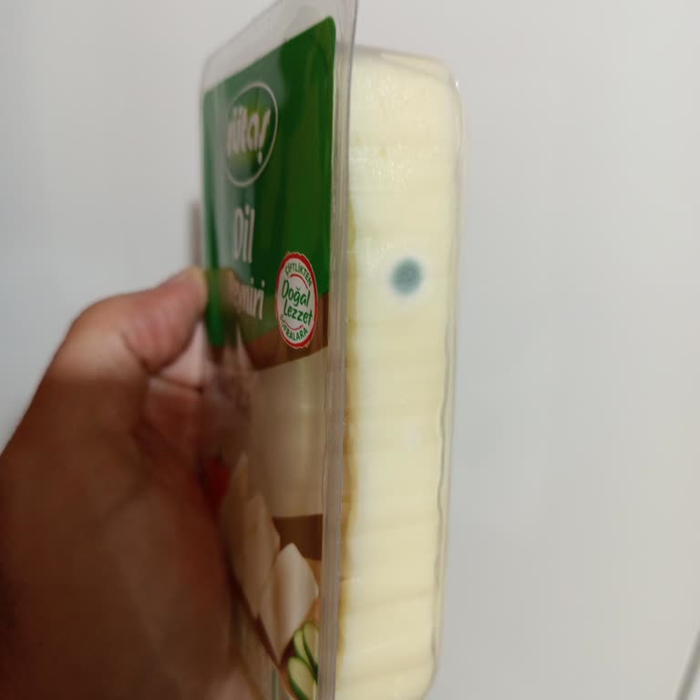 Son Kullanma Tarihi Geçmemiş Sütaş Dil Peynirinde Küf Sorunu ve Değişim Talebi