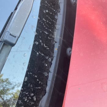 Ön Cam Izgarası Kısa Sürede Parçalandı, Borusan Oto Geri Dönüş Yapmıyor