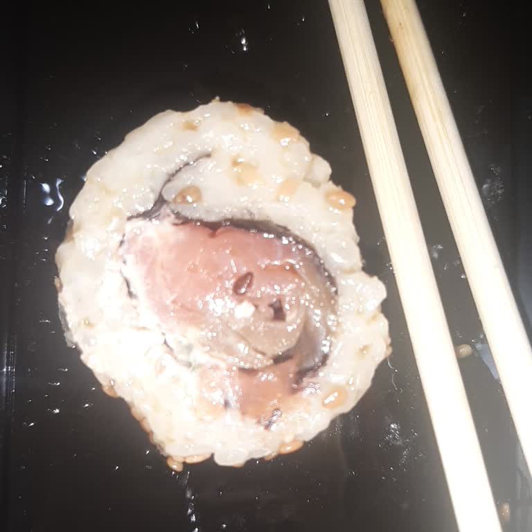 Tarihi Geçmemiş Sushi Bozuk Çıktı, Mide Bulantısı Yaşadım