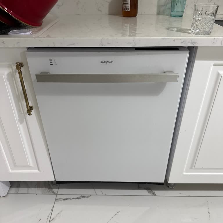 Gardırop Tipi Beyaz Cam Buzdolabı Seçeneği Eksikliği Mağduriyet Yaratıyor