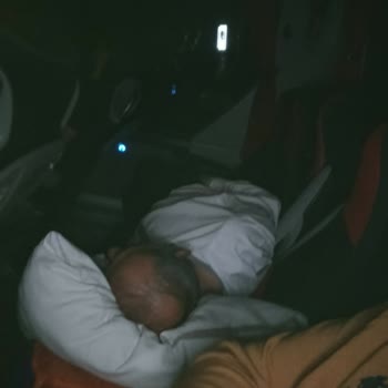 Otobüste Personelin Yolcu Koltuklarında Uyuması Ve Seferin 1 Saat Gecikmesi