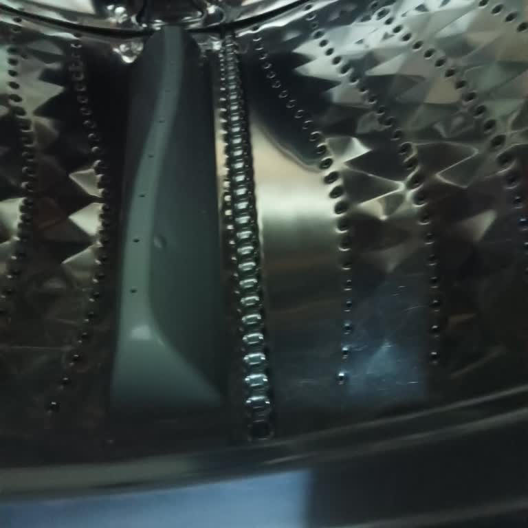 Çamaşır Makinesi Kıyafetleri Ve Perdeleri Parçalıyor