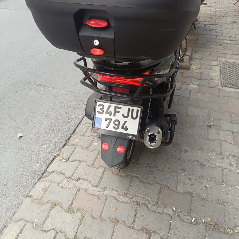 Evimin Önündeki Kaldırıma Sürekli Motosiklet Park Edilmesi Ve Çözüm Eksikliği