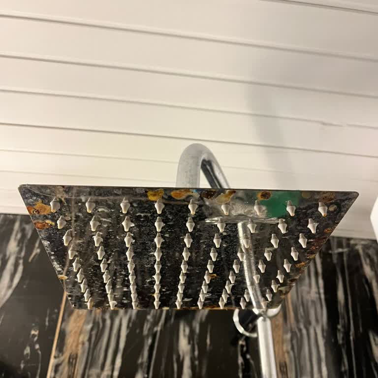 Paslanmaz Duş Başlığı Kısa Sürede Paslandı Satıcı Çözüm Sunmuyor