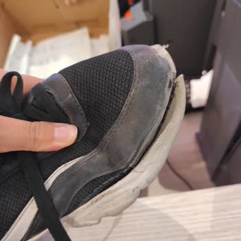 Kısa Sürede Hasar Gören Ayakkabı İçin Değişim Talebim Reddedildi, Mağaza Çalışanı İlgisizdi