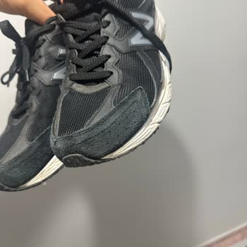 New Balance Ayakkabıda Renk Değişimi Ve Ses Sorunu Mağaza Reddi
