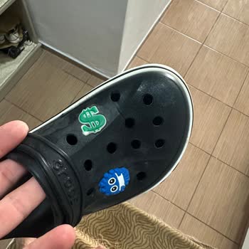 Aldığım Crocs Terlik 5 Günde Çatladı, Firma Garanti Sunmadı