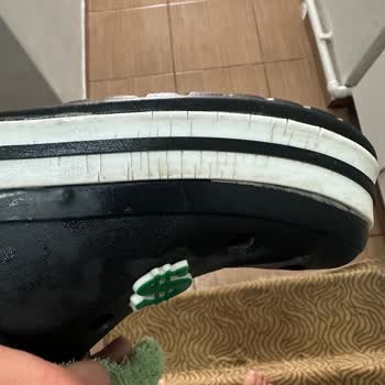 Aldığım Crocs Terlik 5 Günde Çatladı, Firma Garanti Sunmadı