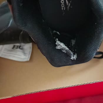 Reebok Ayakkabıda Kısa Sürede Yırtılma Oldu!