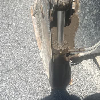 Hidromek 102B Makinemde Sürekli Yağ Kaçakları Ve Yetersiz Servis Desteği