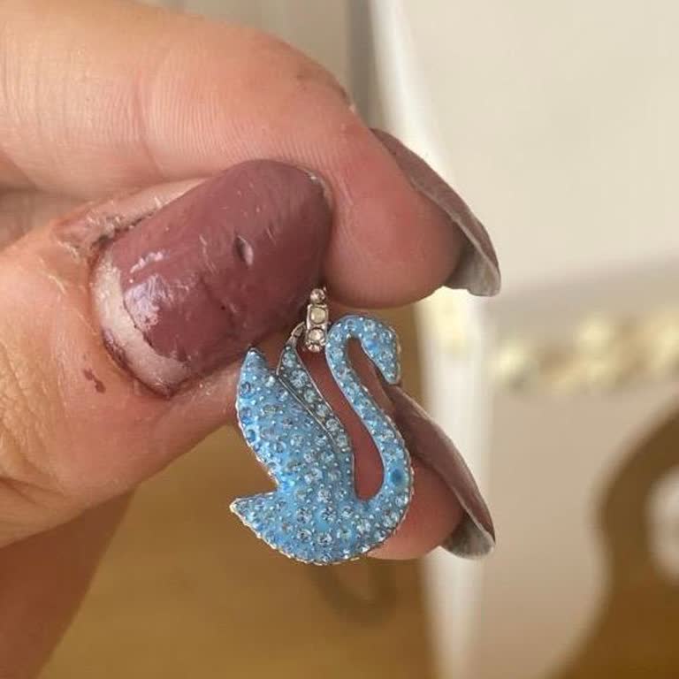 Swarovski Kolyemin Taşı Kısa Sürede Düştü Ve İade Talebim Var