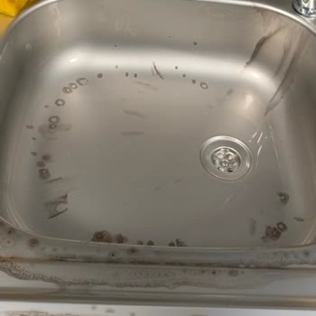 Asperox Mavi Güç Kullanımı Sonrası Metal Lavaboda Kalıcı Leke Oluştu