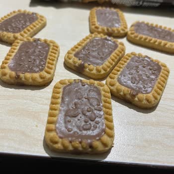 Aldığım Bisküvide Beyaz Noktalar Ve Kabarmalar Var, Ücret İadesi İstiyorum