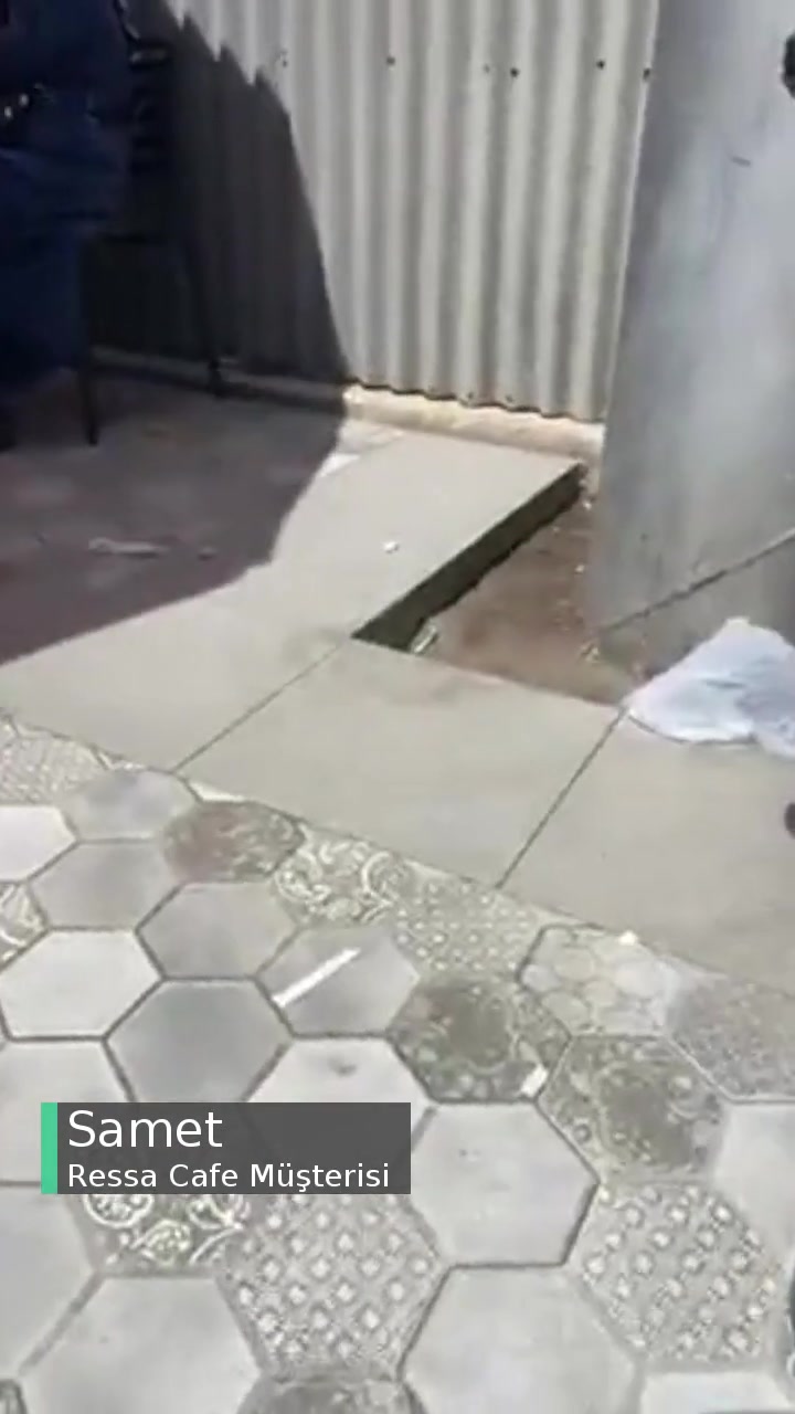 Ressa Cafe Çöp İçinde Yüzüyor videonun kapak resmi