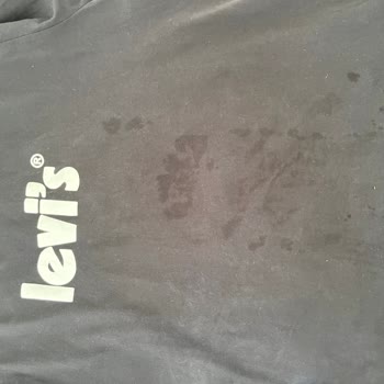 İlk Kullanımda Renk Atan Ve Boya Hatalı Tişört İçin Değişim Talebi