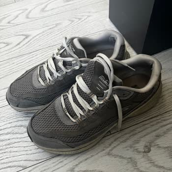 Skechers Ayakkabıda İç Astar Yırtılması Ve Koku Problemi Sonrası Garanti Talebimin Reddedilmesi