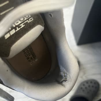 Skechers Ayakkabıda İç Astar Yırtılması Ve Koku Problemi Sonrası Garanti Talebimin Reddedilmesi