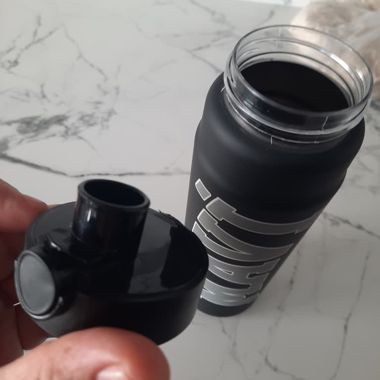 Satın Aldığım Matara Kapağı Kısa Sürede Kırıldı, Mağaza İlgilenmedi